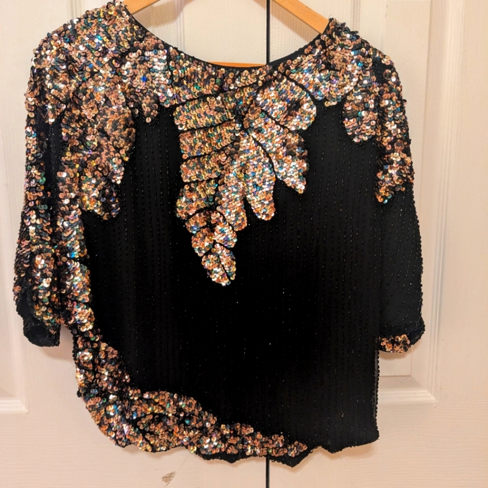 Oleg Cassini sequin top M v2